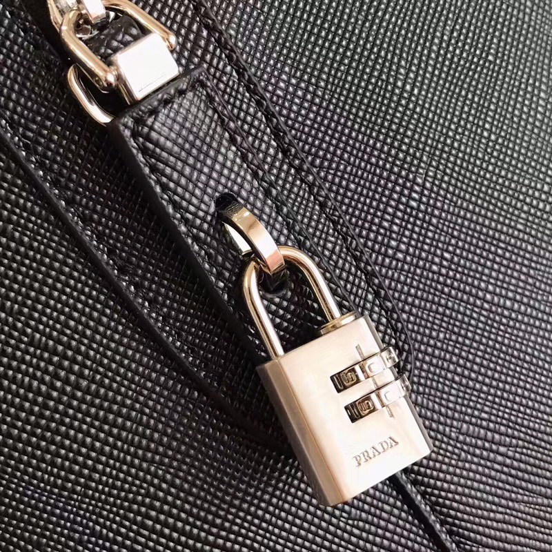 Pra*a travel bags